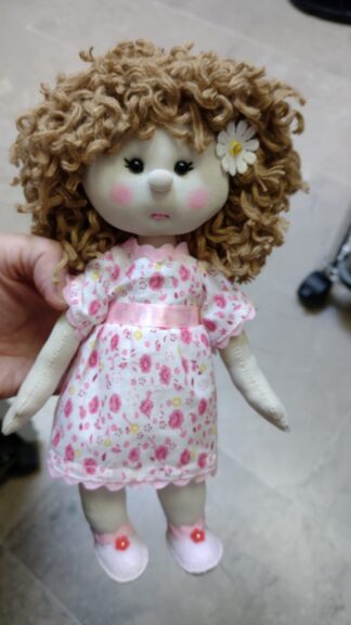 muñeca de trapo artesanal