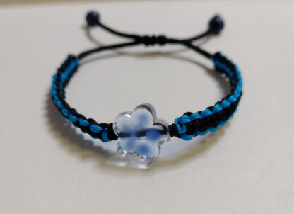 pulsera macrame azul flor